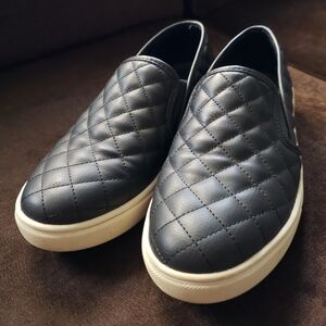 Steve Madden Black Slip On Flats Womens Size 9